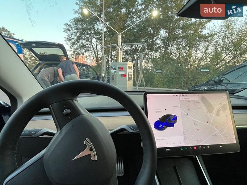 Седан Tesla Model 3 2020 в Києві