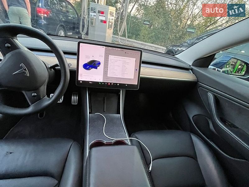 Седан Tesla Model 3 2020 в Києві