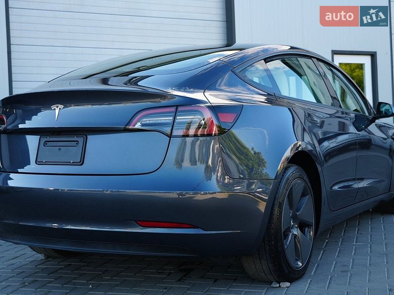Седан Tesla Model 3 2024 в Дрогобичі