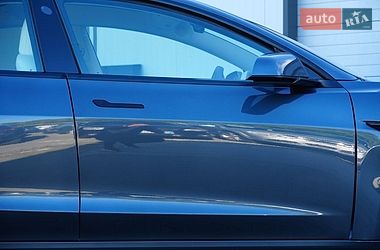 Седан Tesla Model 3 2024 в Дрогобичі