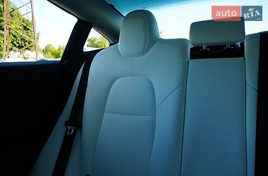 Седан Tesla Model 3 2024 в Дрогобичі