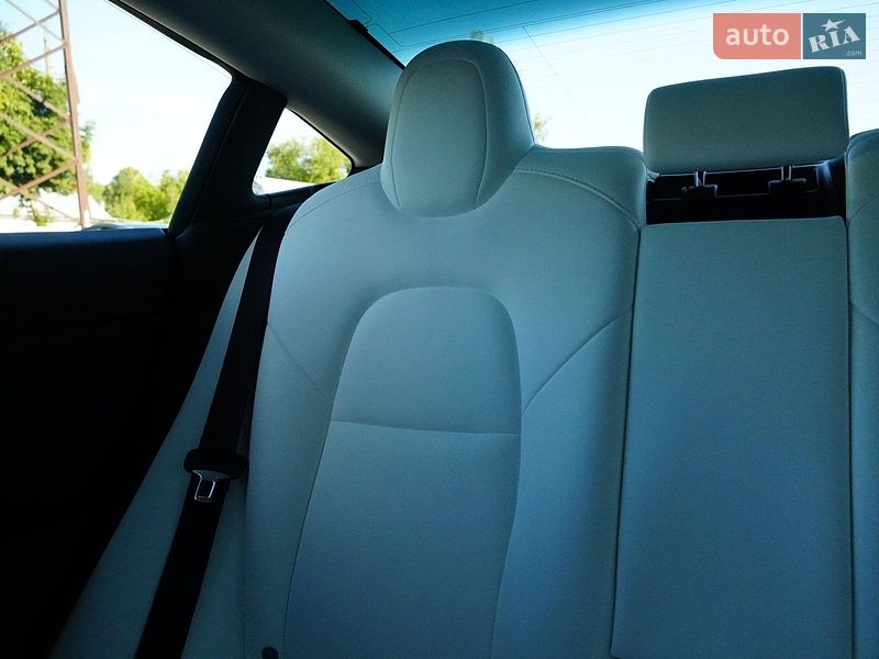 Седан Tesla Model 3 2024 в Дрогобичі