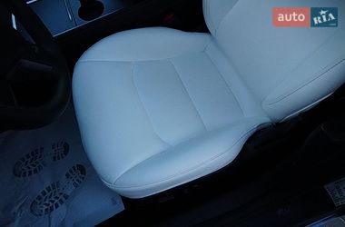 Седан Tesla Model 3 2024 в Дрогобичі