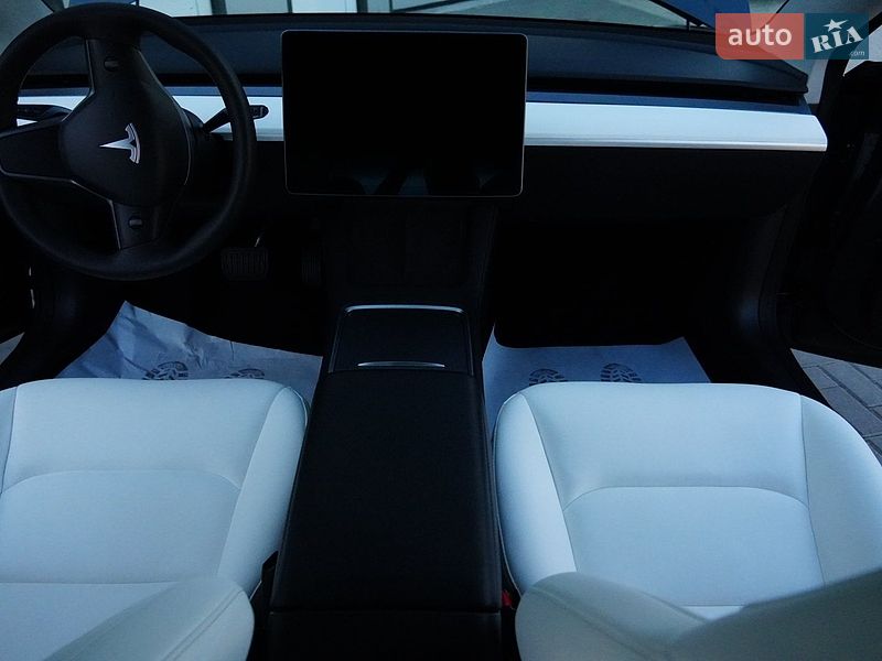 Седан Tesla Model 3 2024 в Дрогобичі