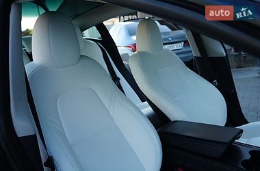 Седан Tesla Model 3 2024 в Дрогобичі