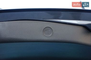 Седан Tesla Model 3 2024 в Дрогобичі