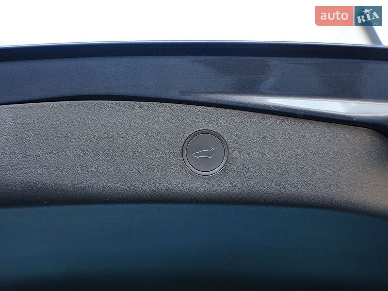 Седан Tesla Model 3 2024 в Дрогобичі