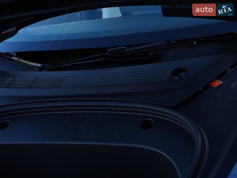 Седан Tesla Model 3 2024 в Дрогобичі