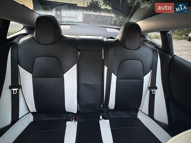 Седан Tesla Model 3 2021 в Киеве