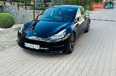 Седан Tesla Model 3 2019 в Черновцах