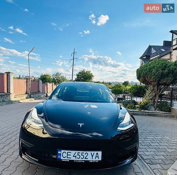 Седан Tesla Model 3 2019 в Черновцах