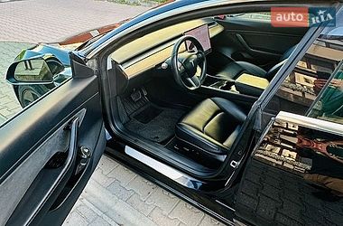 Седан Tesla Model 3 2019 в Черновцах