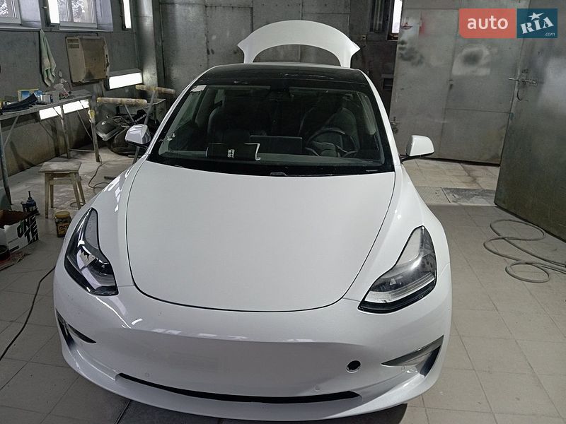 Седан Tesla Model 3 2021 в Рівному