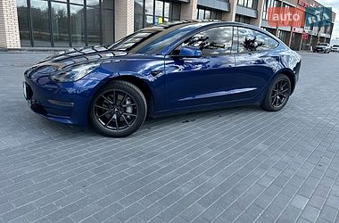 Седан Tesla Model 3 2022 в Виннице