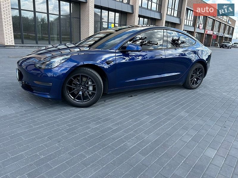 Седан Tesla Model 3 2022 в Виннице