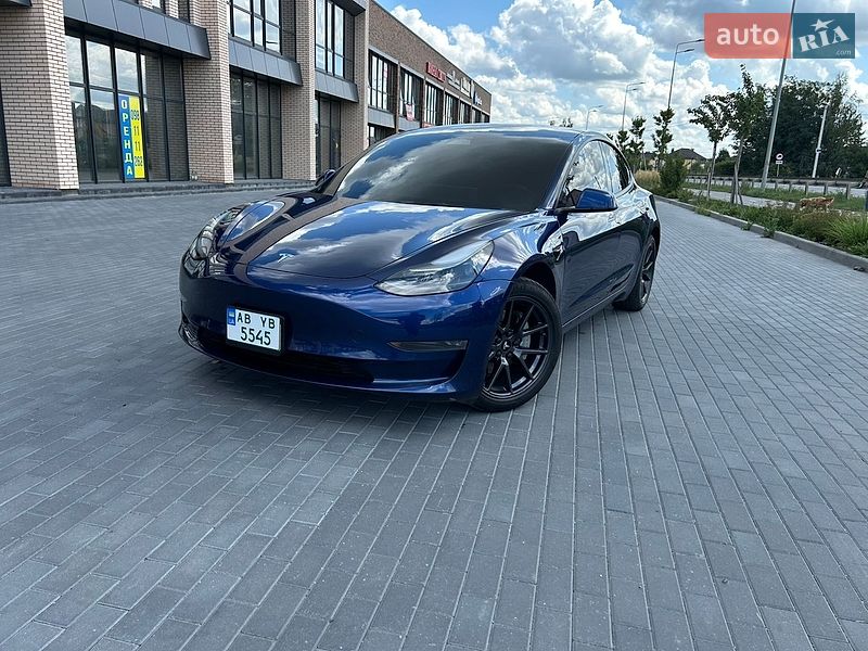 Седан Tesla Model 3 2022 в Мукачево
