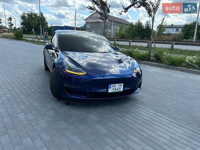 Седан Tesla Model 3 2022 в Мукачево
