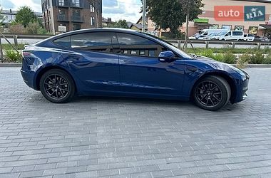 Седан Tesla Model 3 2022 в Мукачево