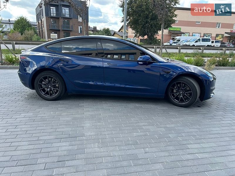 Седан Tesla Model 3 2022 в Мукачево