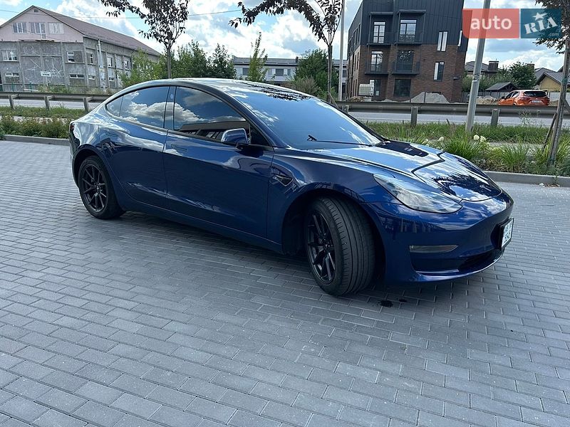Седан Tesla Model 3 2022 в Виннице