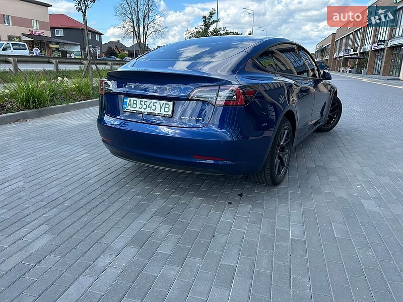 Седан Tesla Model 3 2022 в Мукачево