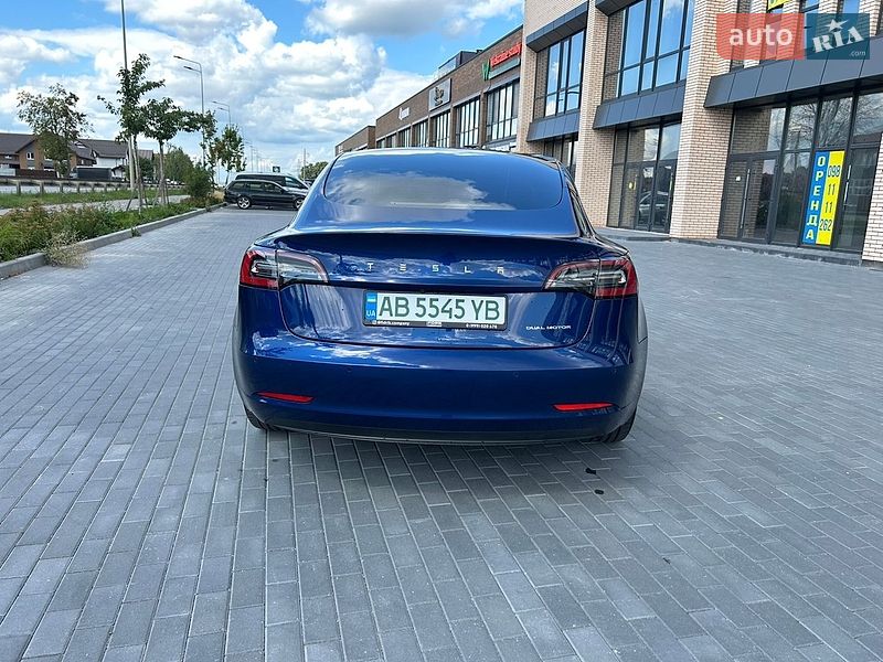 Седан Tesla Model 3 2022 в Мукачево