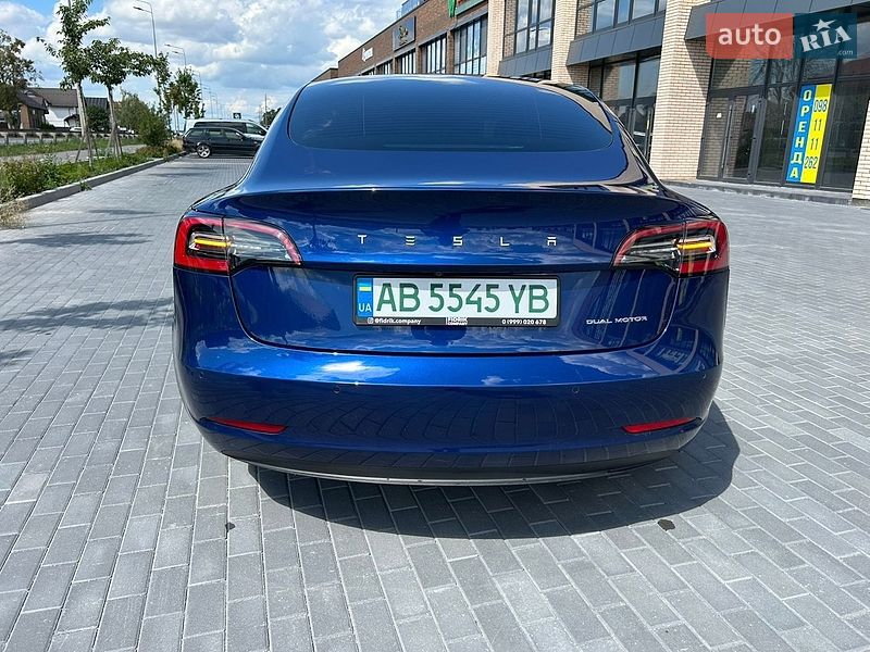 Седан Tesla Model 3 2022 в Мукачево