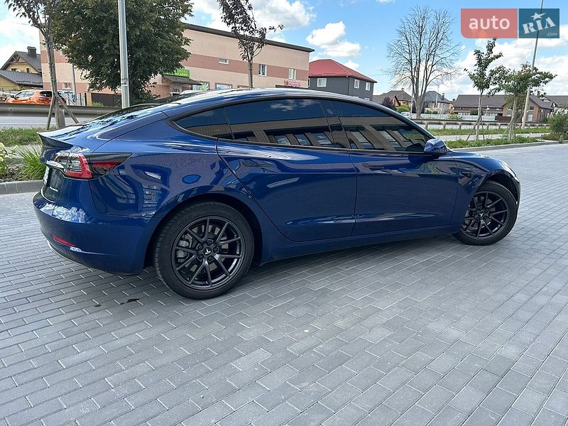 Седан Tesla Model 3 2022 в Виннице