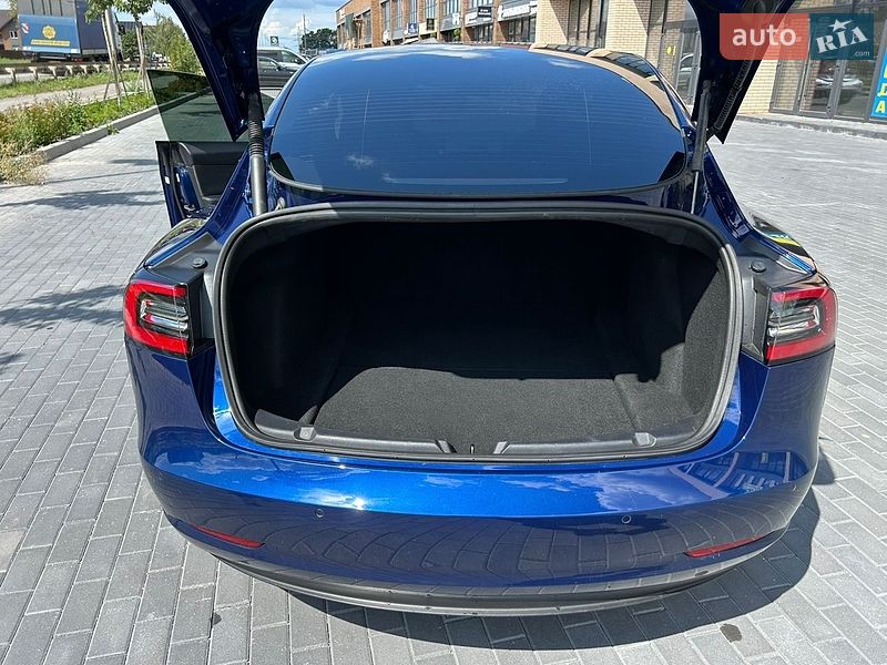 Седан Tesla Model 3 2022 в Мукачево