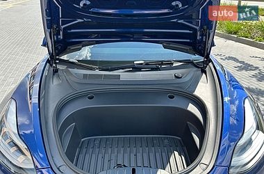 Седан Tesla Model 3 2022 в Мукачево