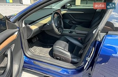 Седан Tesla Model 3 2022 в Мукачево