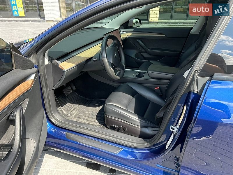 Седан Tesla Model 3 2022 в Мукачево