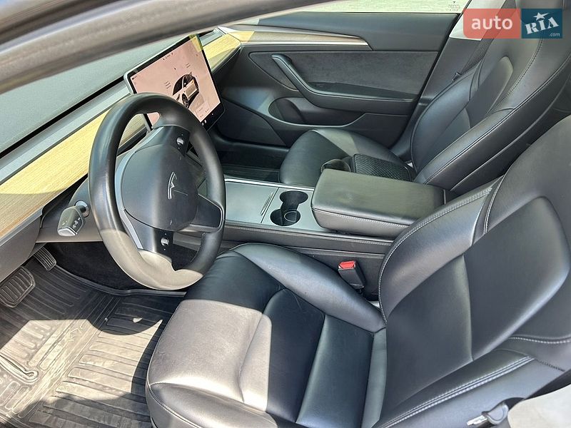 Седан Tesla Model 3 2022 в Виннице
