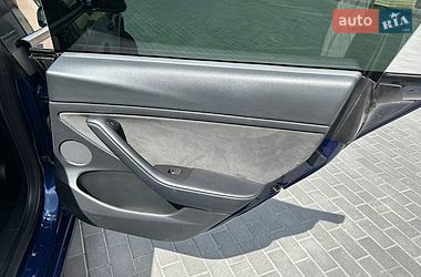 Седан Tesla Model 3 2022 в Мукачево