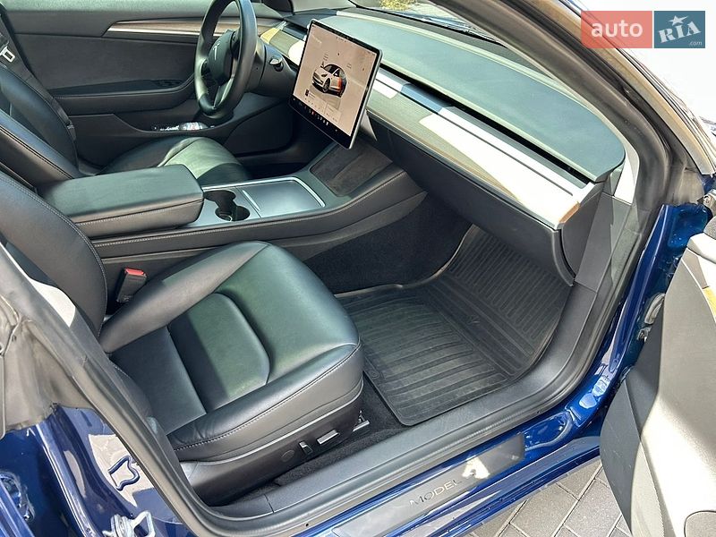 Седан Tesla Model 3 2022 в Мукачево