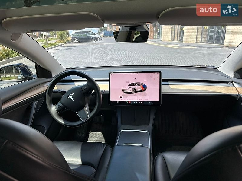 Седан Tesla Model 3 2022 в Мукачево