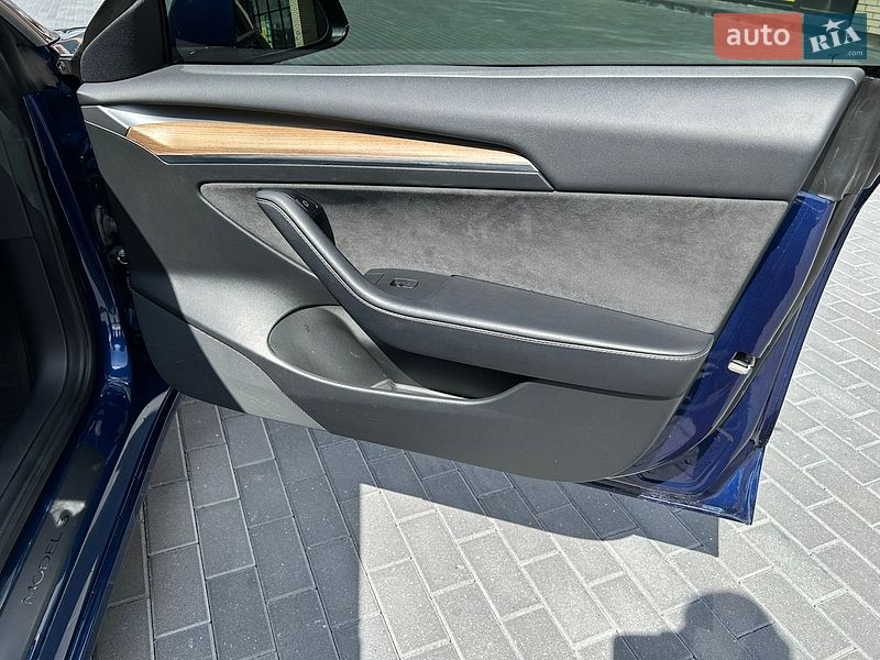 Седан Tesla Model 3 2022 в Виннице