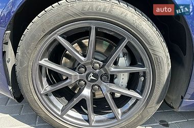 Седан Tesla Model 3 2022 в Мукачево