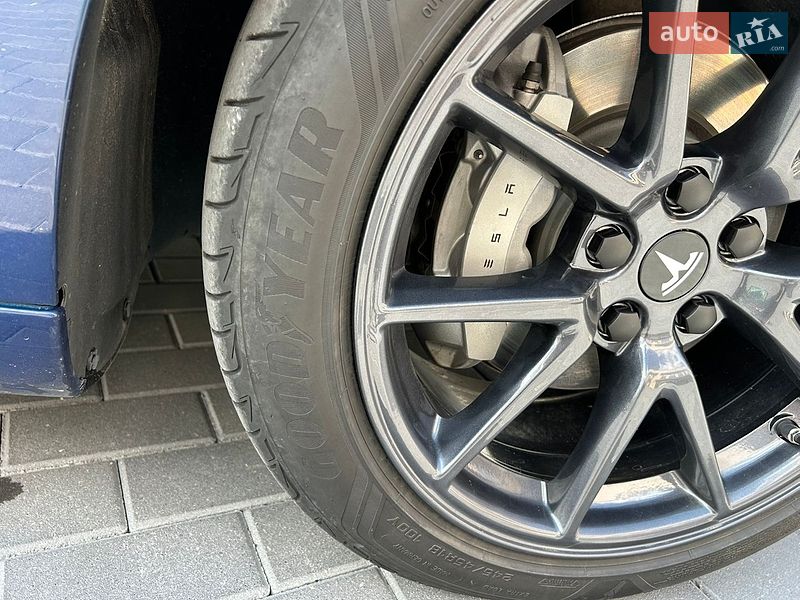 Седан Tesla Model 3 2022 в Мукачево