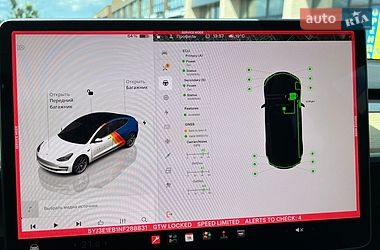 Седан Tesla Model 3 2022 в Мукачево