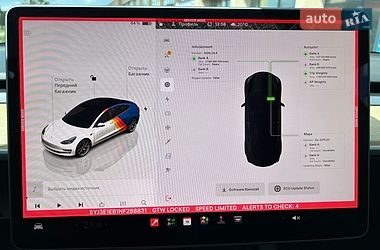 Седан Tesla Model 3 2022 в Мукачево