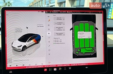 Седан Tesla Model 3 2022 в Мукачево
