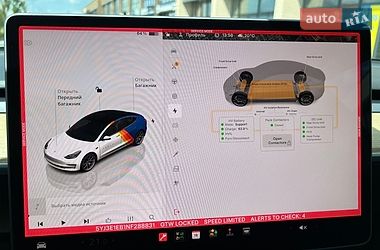 Седан Tesla Model 3 2022 в Мукачево