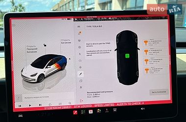 Седан Tesla Model 3 2022 в Мукачево