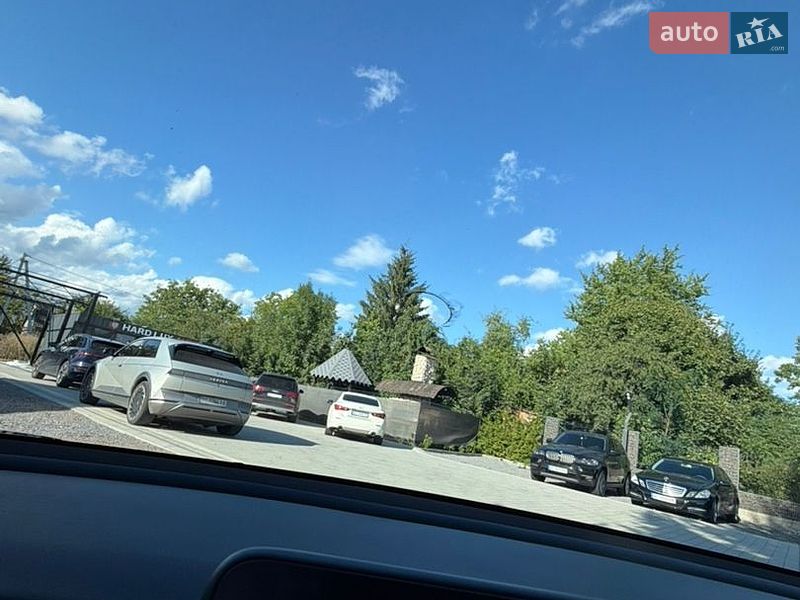Седан Tesla Model 3 2022 в Львове