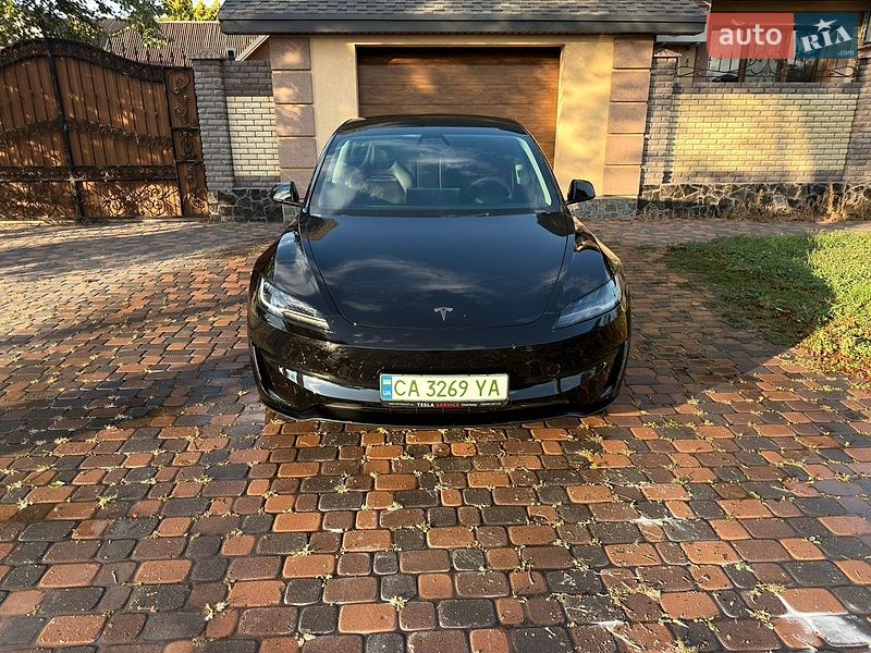 Tesla Model 3 2024
