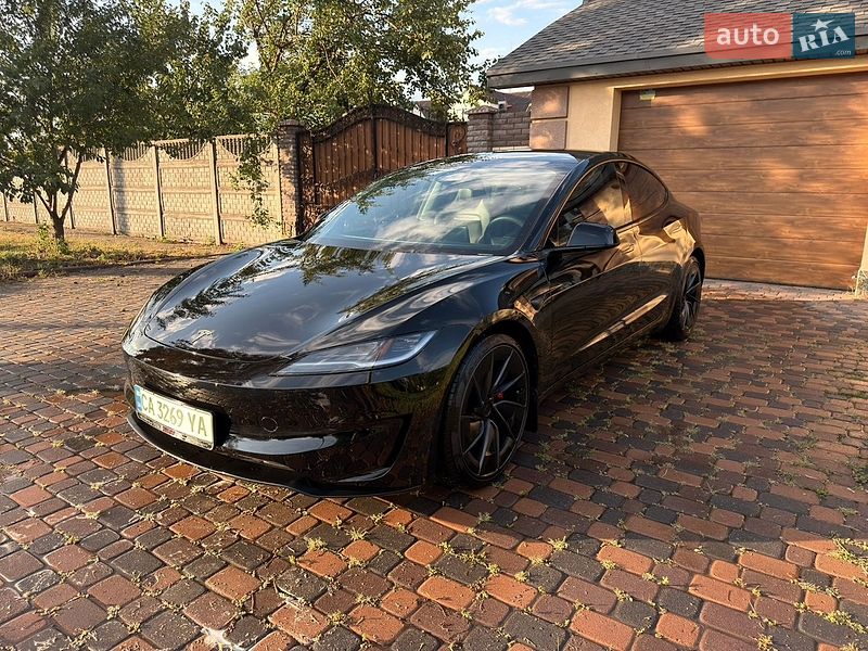 Седан Tesla Model 3 2024 в Черкасах