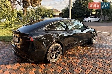 Седан Tesla Model 3 2024 в Черкасах