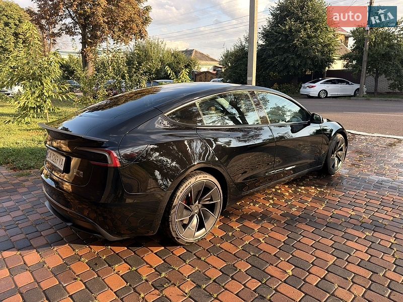Седан Tesla Model 3 2024 в Черкасах
