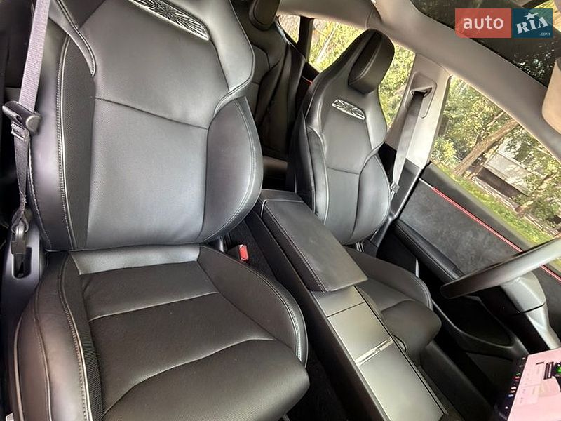 Седан Tesla Model 3 2024 в Черкасах